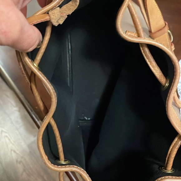 Dooney & Bourke bucket bag - Picture 6 of 6